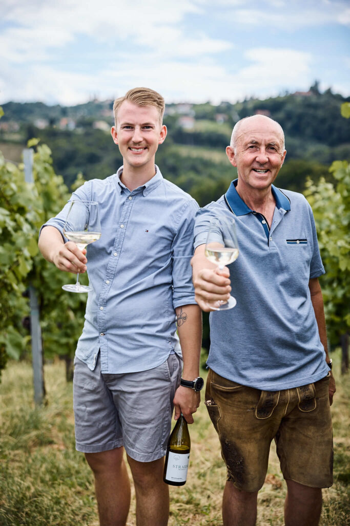 Matthias Strauss und Herbert Strauss lächeln in die Kamera